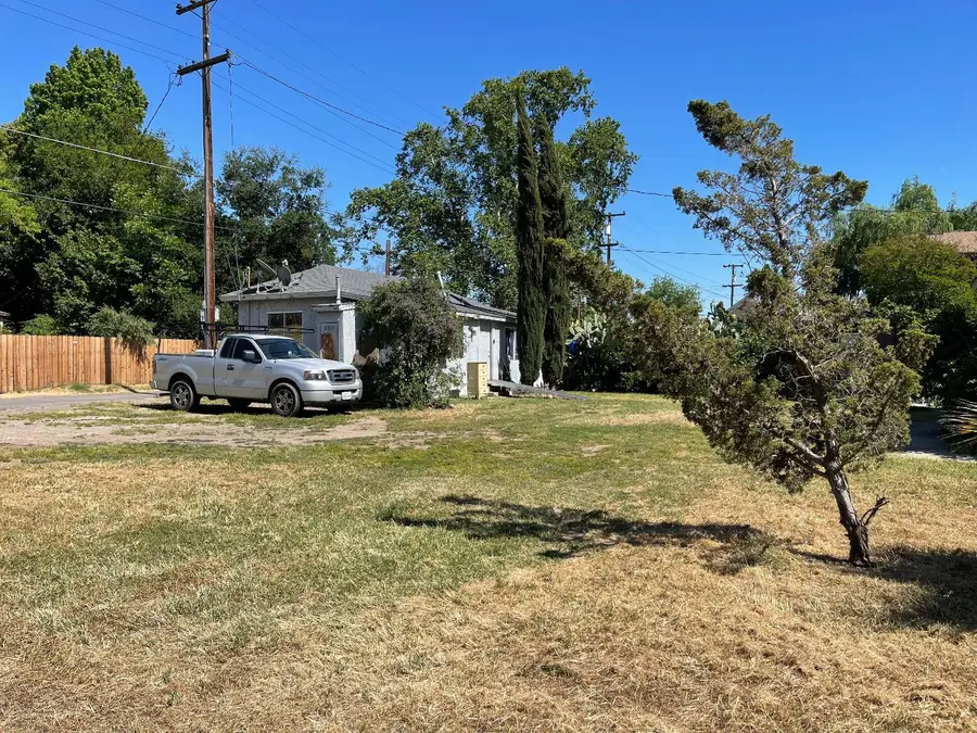 425 N D Street, Madera, CA 93638 - #3