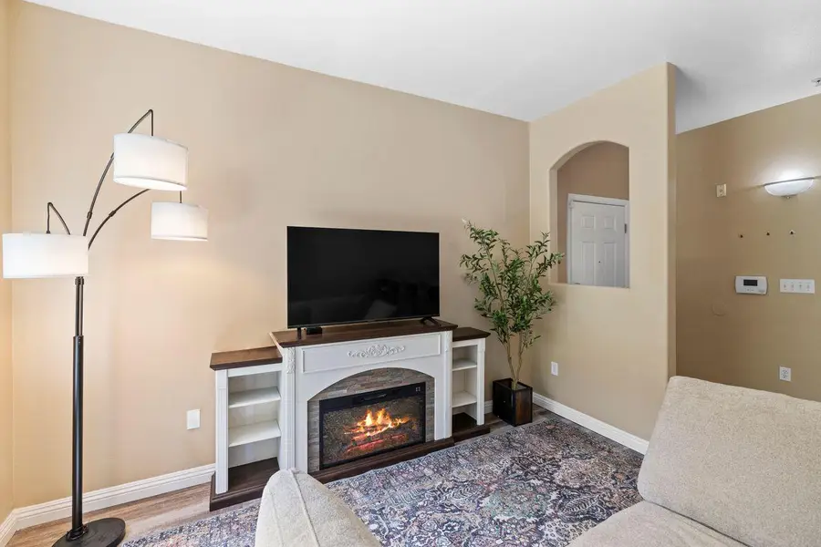 4200 E Commerce Way #2414, Sacramento, CA 95834 - #2