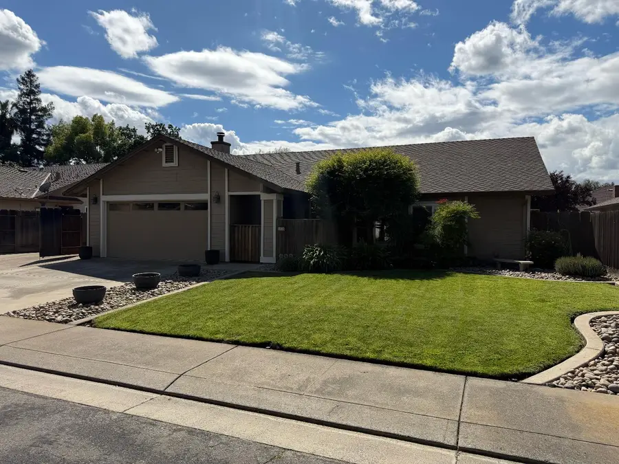 1375 Briarwood Avenue, Escalon, CA 95320 - #2