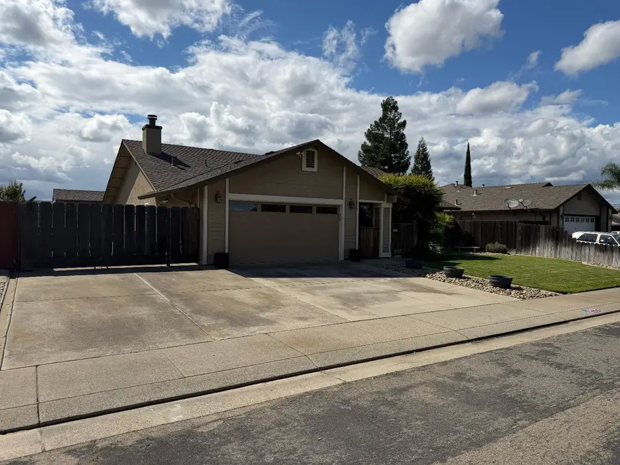 1375 Briarwood Avenue, Escalon, CA 95320 - #3