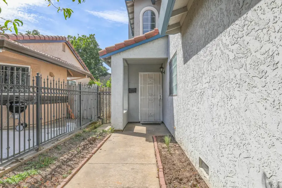 8104 Port Royale Way, Sacramento, CA 95823 - #2