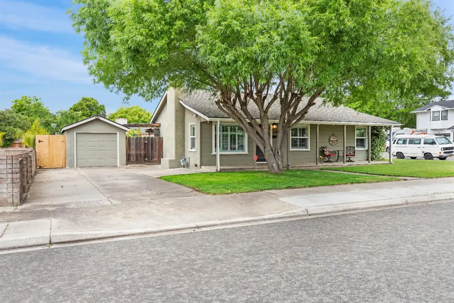 1006 Magnolia Street, Oakdale, CA 95361 - #2