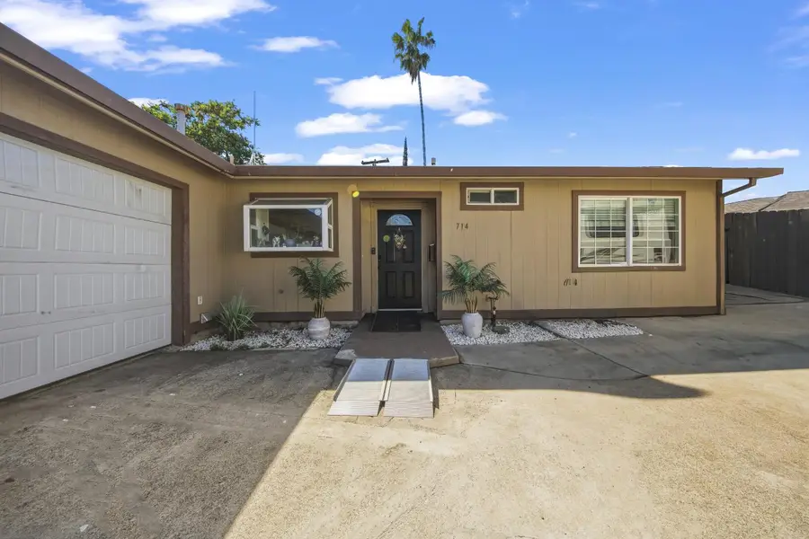 714 E Barrymore Street, Stockton, CA 95204 - #2