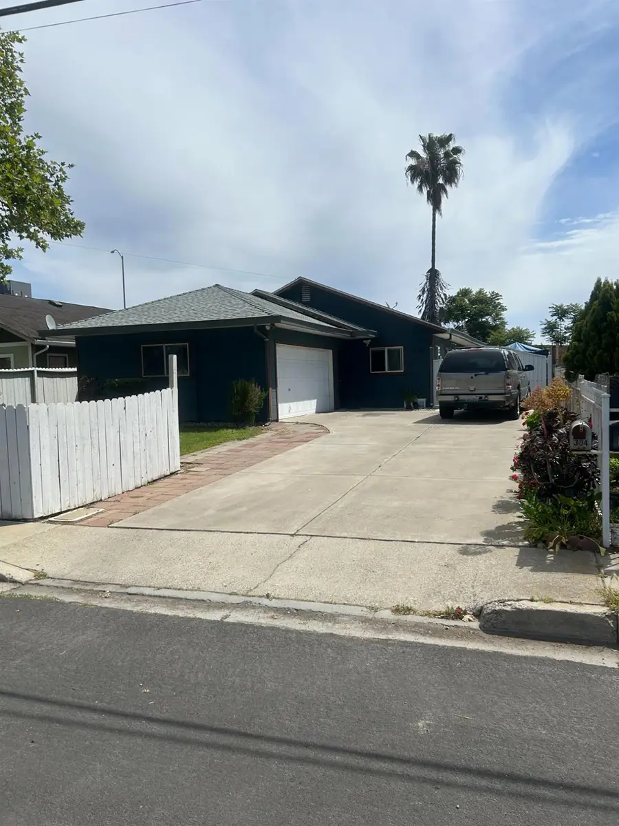 304 W Madison Street, Modesto, CA 95351 - #2