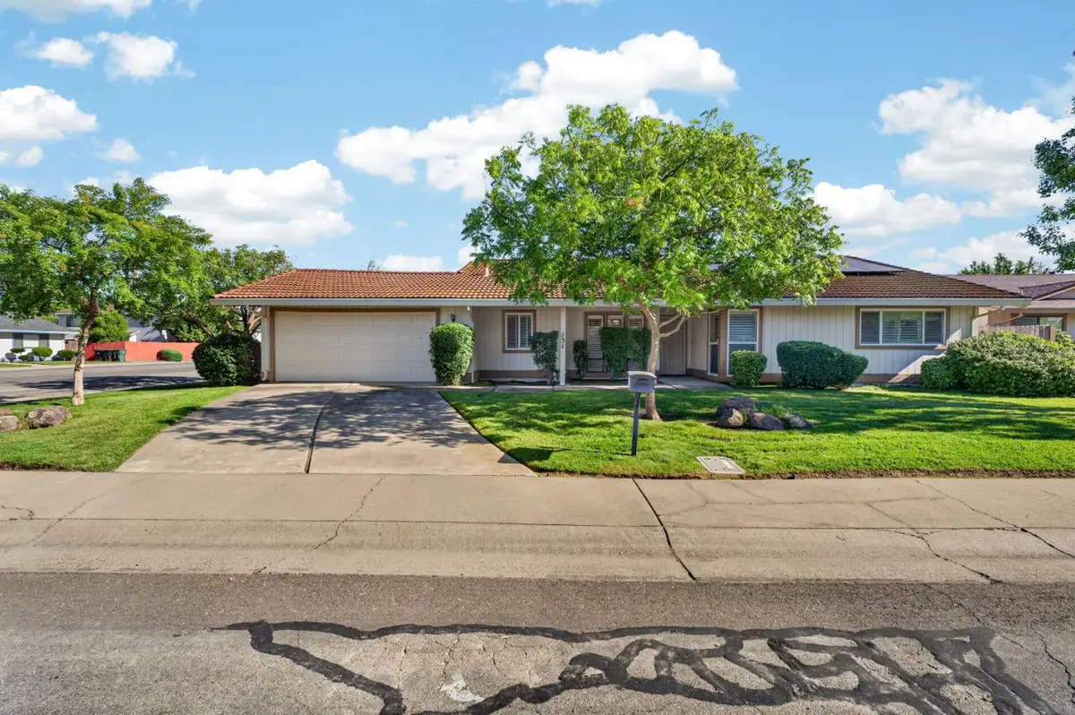 131 Parkshore Circle, Sacramento, CA 95831 - #1