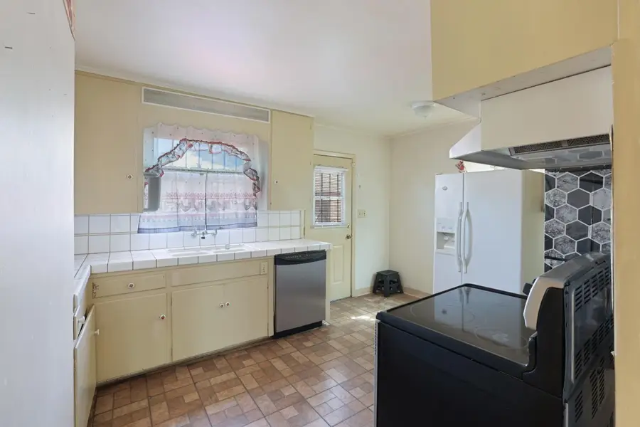 1885 Lucerne, Stockton, CA 95203 - #3