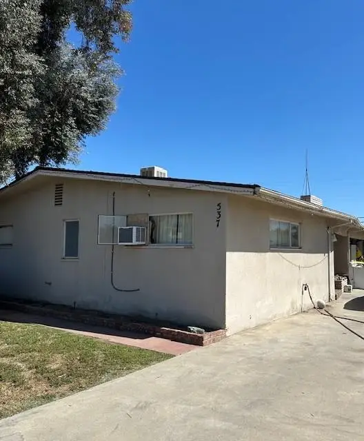 537 W University Avenue, Fresno, CA 93705