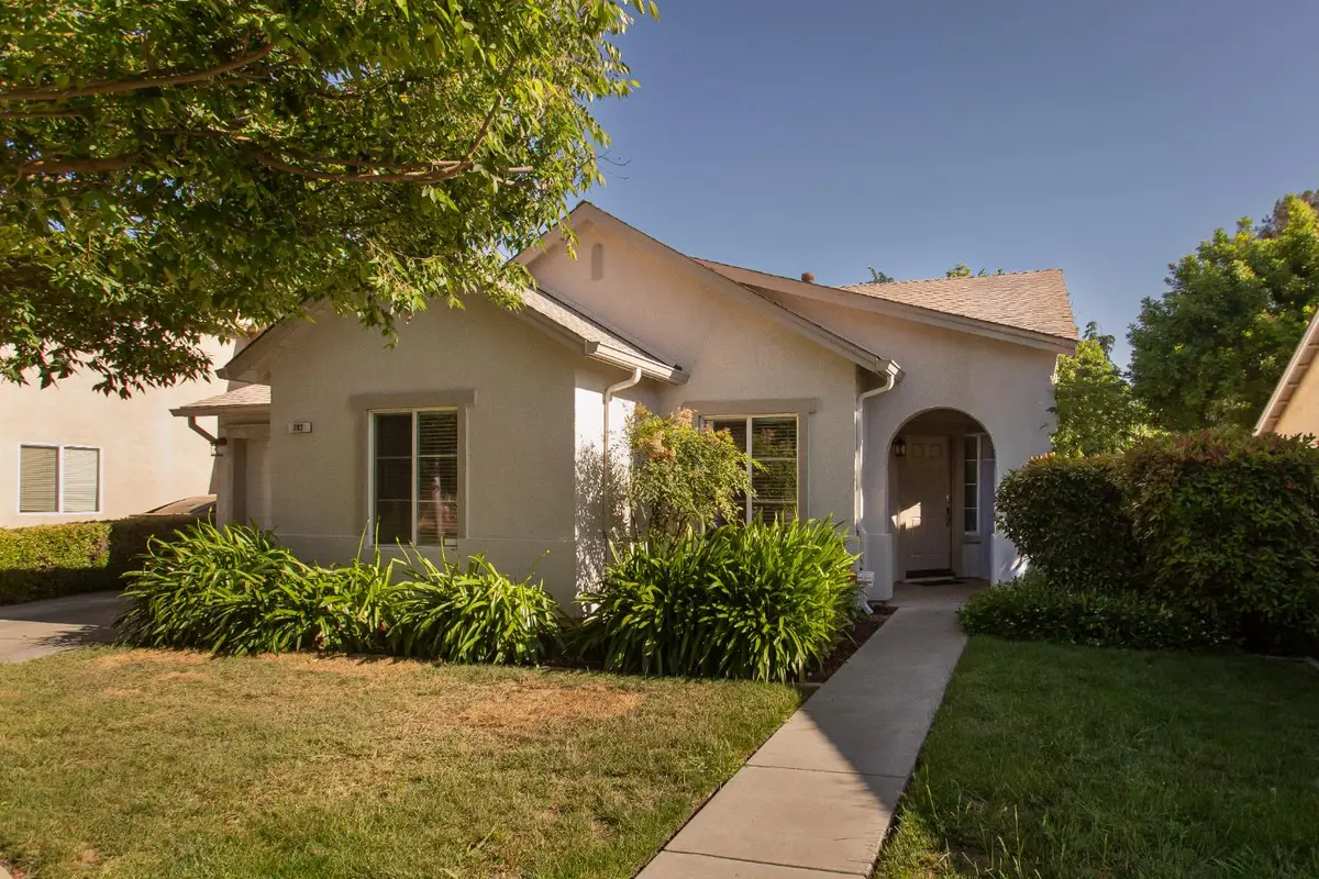 202 Meandering Lane, Turlock, CA 95382 - #1