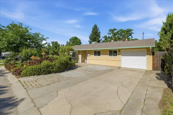 921 Patricia Way, Sacramento, CA 95864