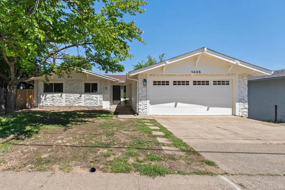 1425 Pleasant Street, Redding, CA 96001 - #1