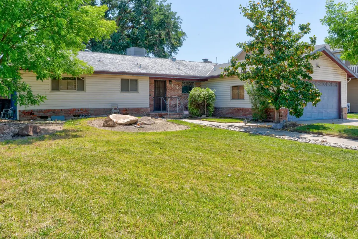 1041 Golden Gate Avenue, Dos Palos, CA 93620 - #1