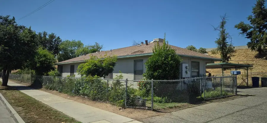 2263 E Thomas Avenue, Fresno, CA 93701 - #3