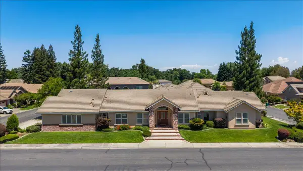 35 River Pointe Circle, Lodi, CA 95240