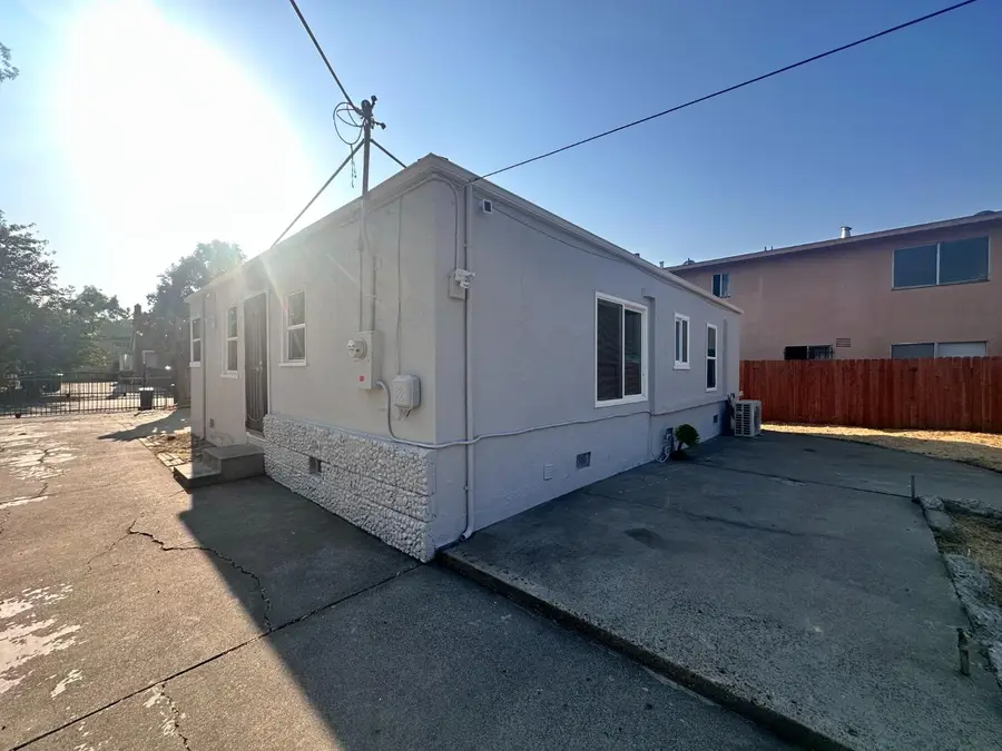 5748 Nina Way, Sacramento, CA 95824 - #2