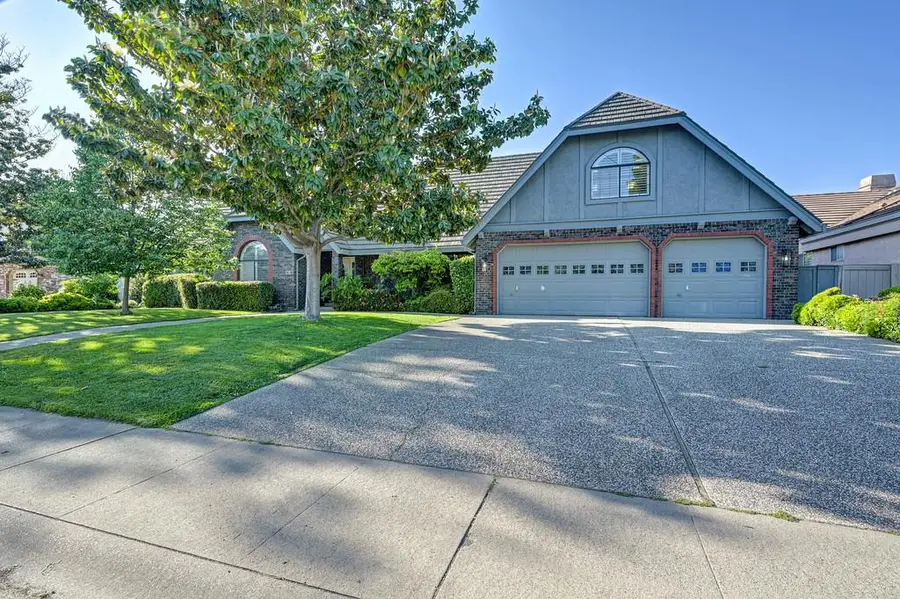 819 Lake Front Drive, Sacramento, CA 95831 - #2