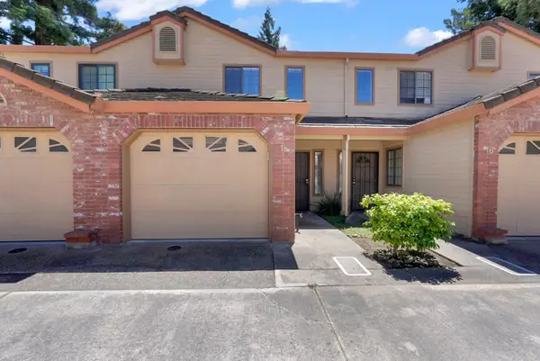 2250 Scarborough Dr #18, Lodi, CA 95240