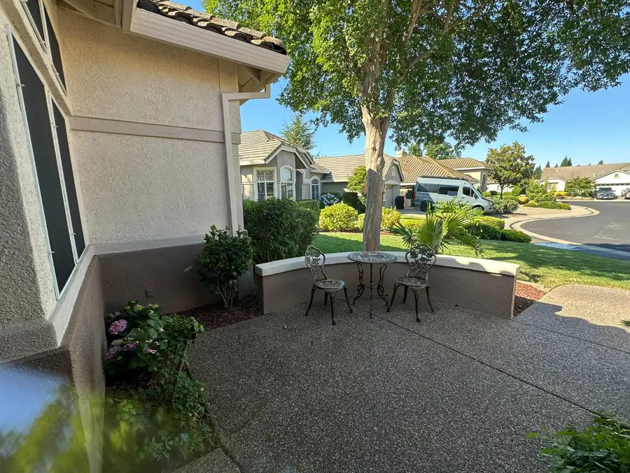 216 Mustang Ct, Roseville, CA 95747 - #3