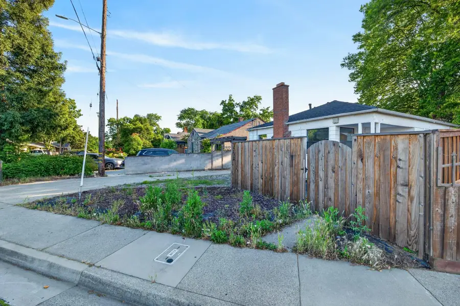 3732 38th Street, Sacramento, CA 95820 - #2