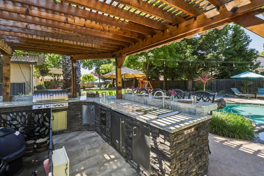 217 Caswell Court, Roseville, CA 95747 - #3