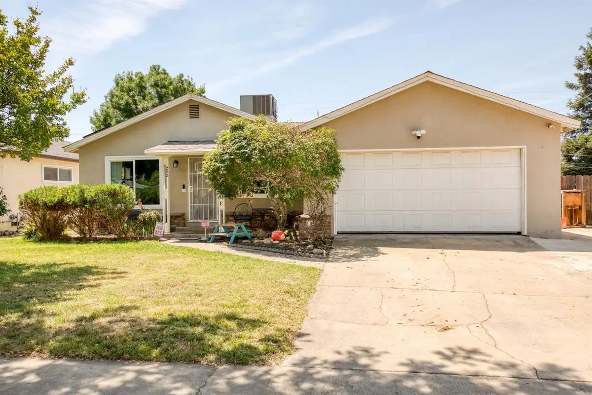 252 E Clinton Avenue, Atwater, CA 95301 - #1
