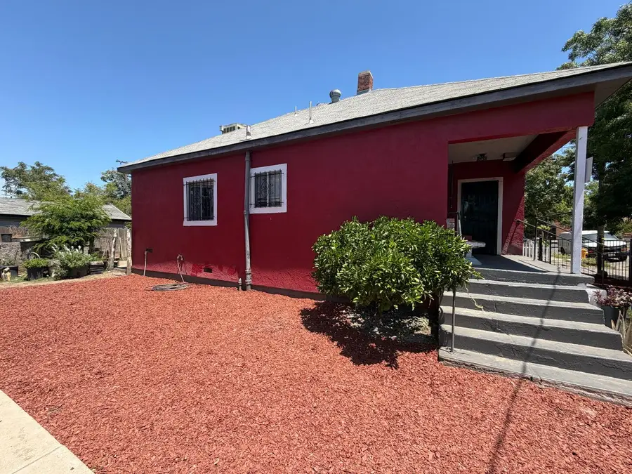 323 E 1st Street, Stockton, CA 95206 - #3