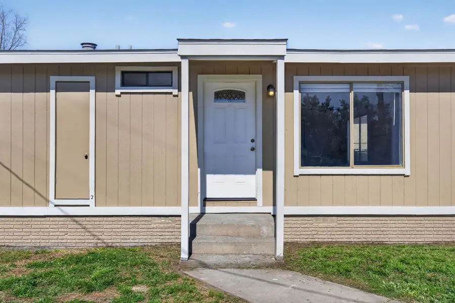 2715 Altos Avenue, Sacramento, CA 95815 - #3