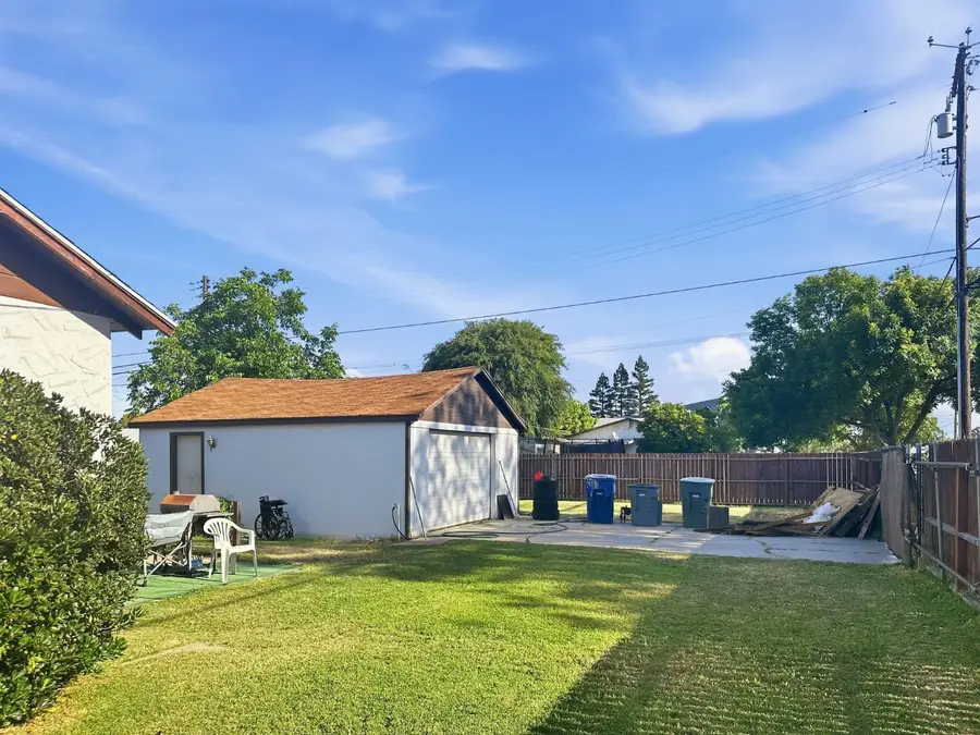 1643 W Andrews Avenue, Fresno, CA 93705 - #3