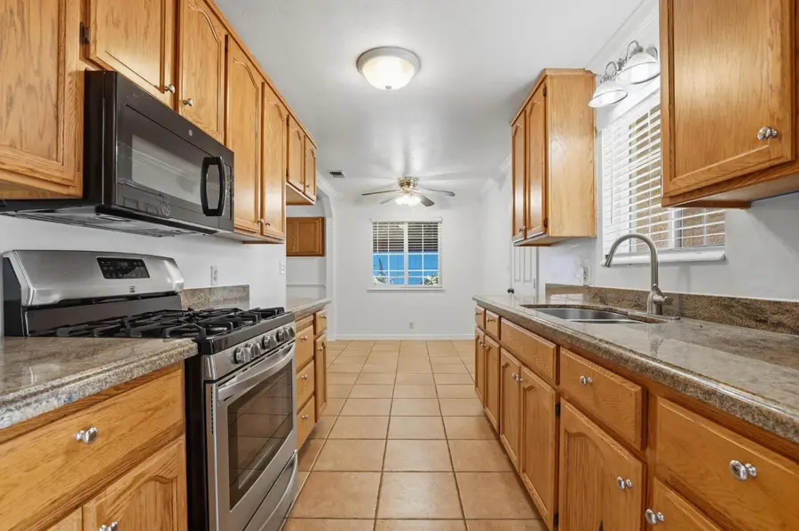 199 Dorman Avenue, Yuba City, CA 95991 - #3