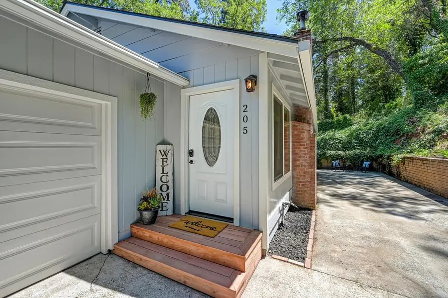 205 Pinewood Way, Auburn, CA 95602 - #2