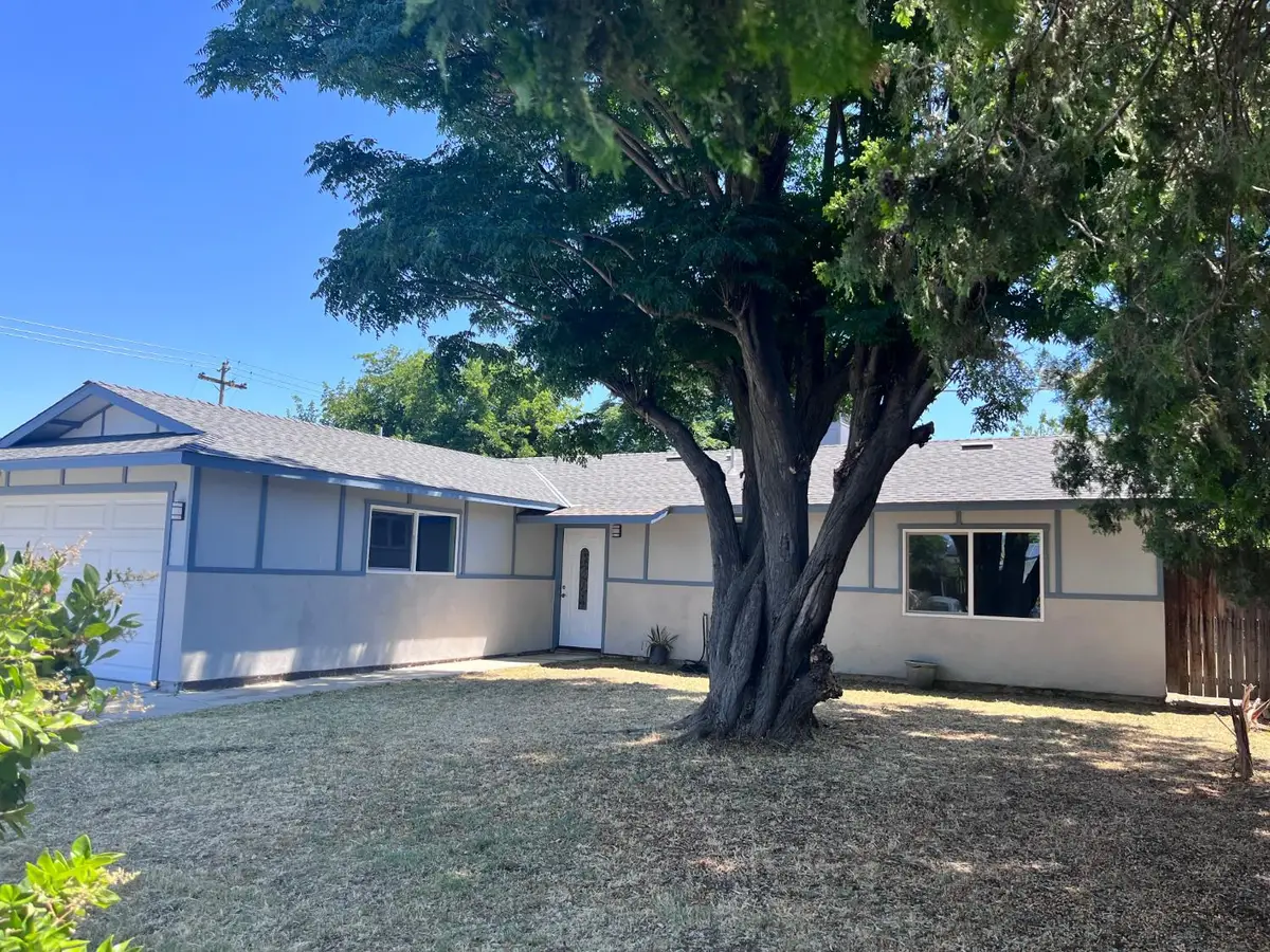 344 N 3rd, Los Banos, CA 93635 - #1
