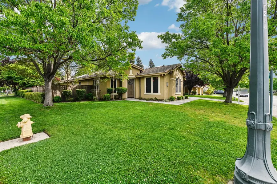 1040 Waterford Drive, West Sacramento, CA 95605 - #3