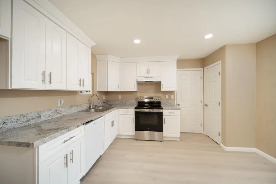 214 N Santa Clara Street, Los Banos, CA 93635 - #2