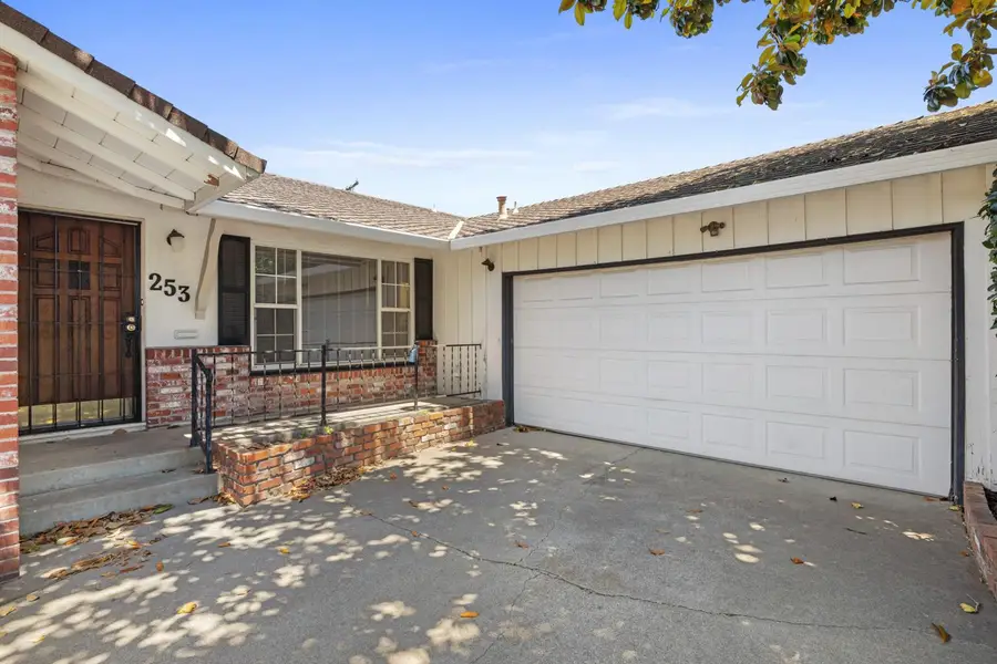 253 E Canterbury Drive, Stockton, CA 95207 - #3