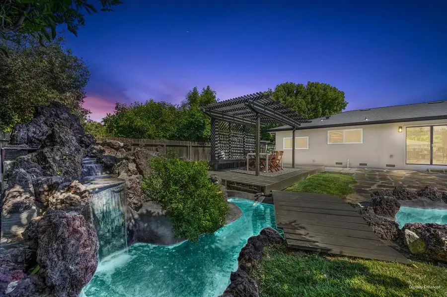 945 Trestle Glen Way, Sacramento, CA 95831 - #2