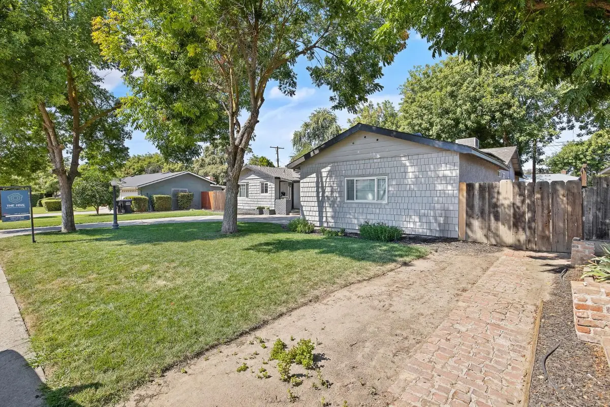 2424 W Fairview Court, Visalia, CA 93277 - #1