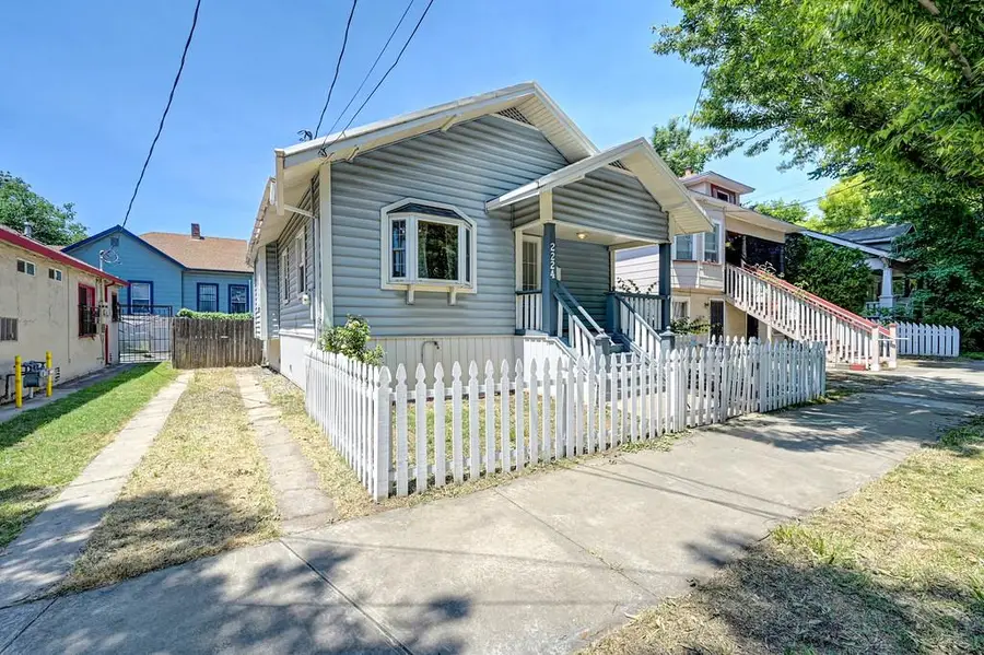 2224 17th Street, Sacramento, CA 95818 - #2