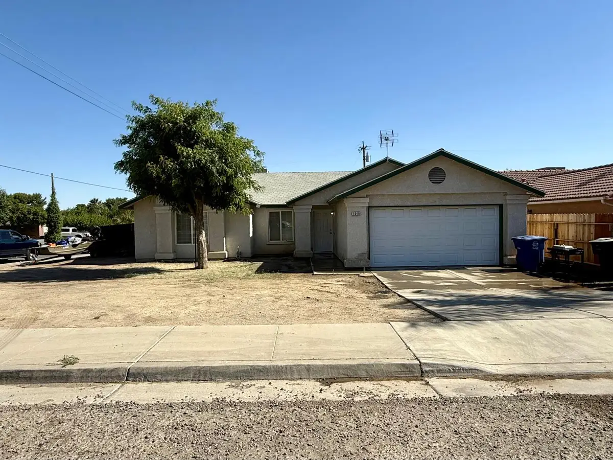 1048 E Yosemite Street, Avenal, CA 93204 - #1