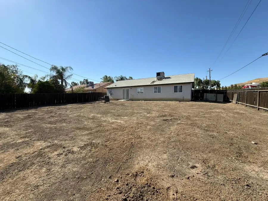 1048 E Yosemite Street, Avenal, CA 93204 - #2