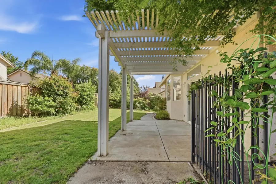 1240 Camino Capistrano, Roseville, CA 95747 - #3