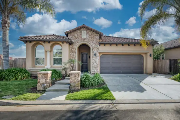 1563 E Via Mirasol Lane, Fresno, CA 93730