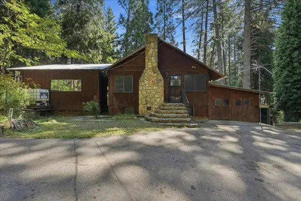 5686 Pony Express Trail, Pollock Pines, CA 95726