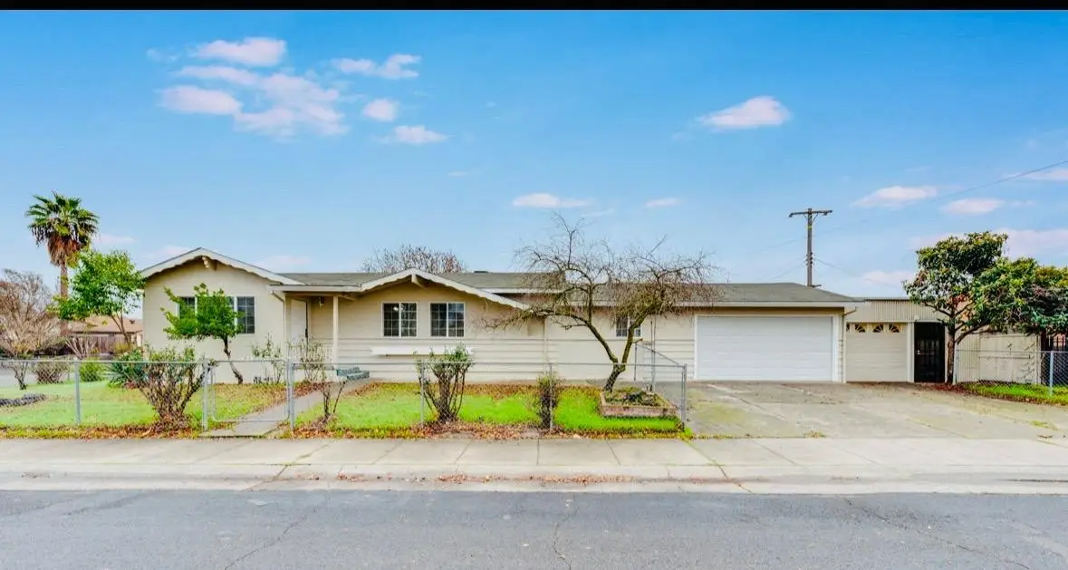 2190 Meadowglen Avenue, Sacramento, CA 95832 - #1