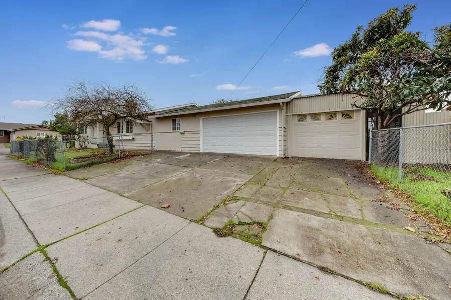 2190 Meadowglen Avenue, Sacramento, CA 95832 - #2