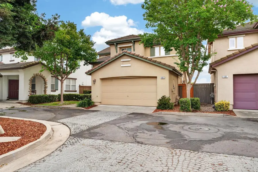 121 Anjou Circle, Sacramento, CA 95835 - #3