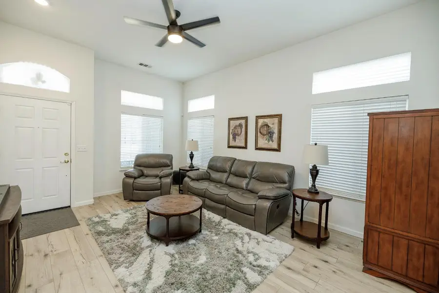 1704 Carpathian Way, Hughson, CA 95326 - #2