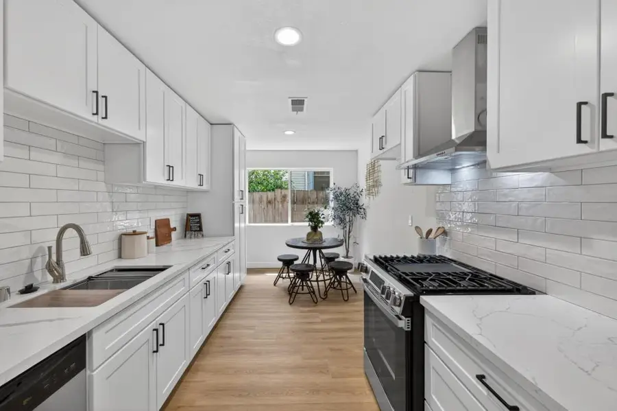 327 22nd Street, Sacramento, CA 95816 - #2