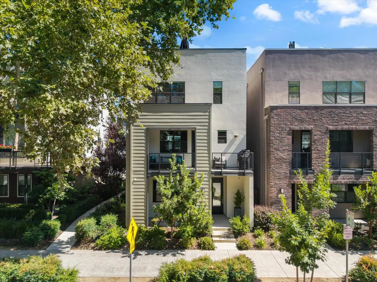 1019 D Street, Sacramento, CA 95814 - #1