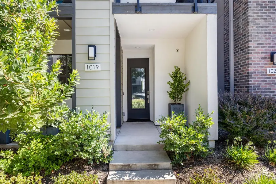 1019 D Street, Sacramento, CA 95814 - #2