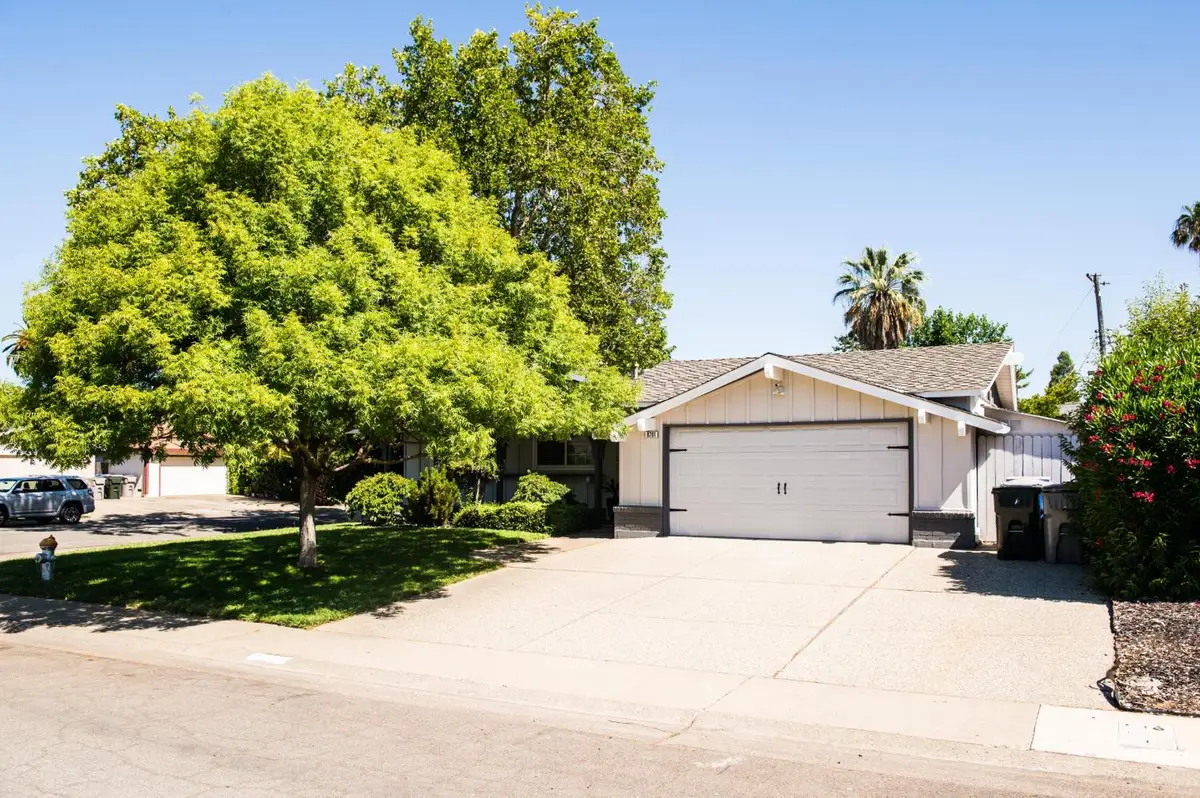 8201 Lake Forest Drive, Sacramento, CA 95826 - #1