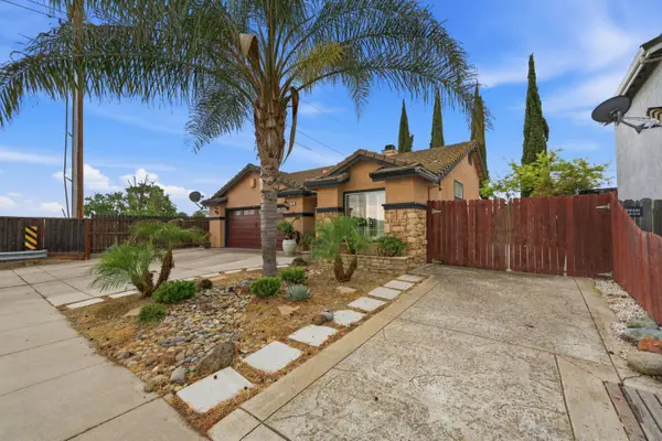 592 Charlemagne Lane, Tracy, CA 95376